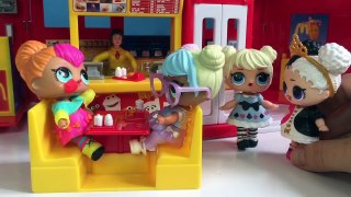 L.O.L Surprise Toy Dolls Eat at MCDONALD's and Lesson on Manners-HjbHtPWfUQU