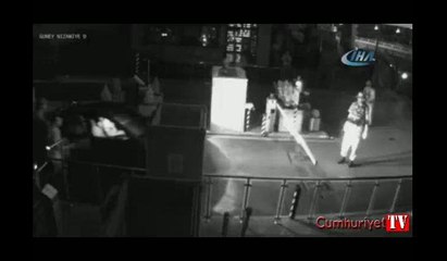 Arabayı askerlerin üzerine sürüp, Yaşar Güler'i kaçırmak için yaylım ateşi açtılar... O anlar kamerada