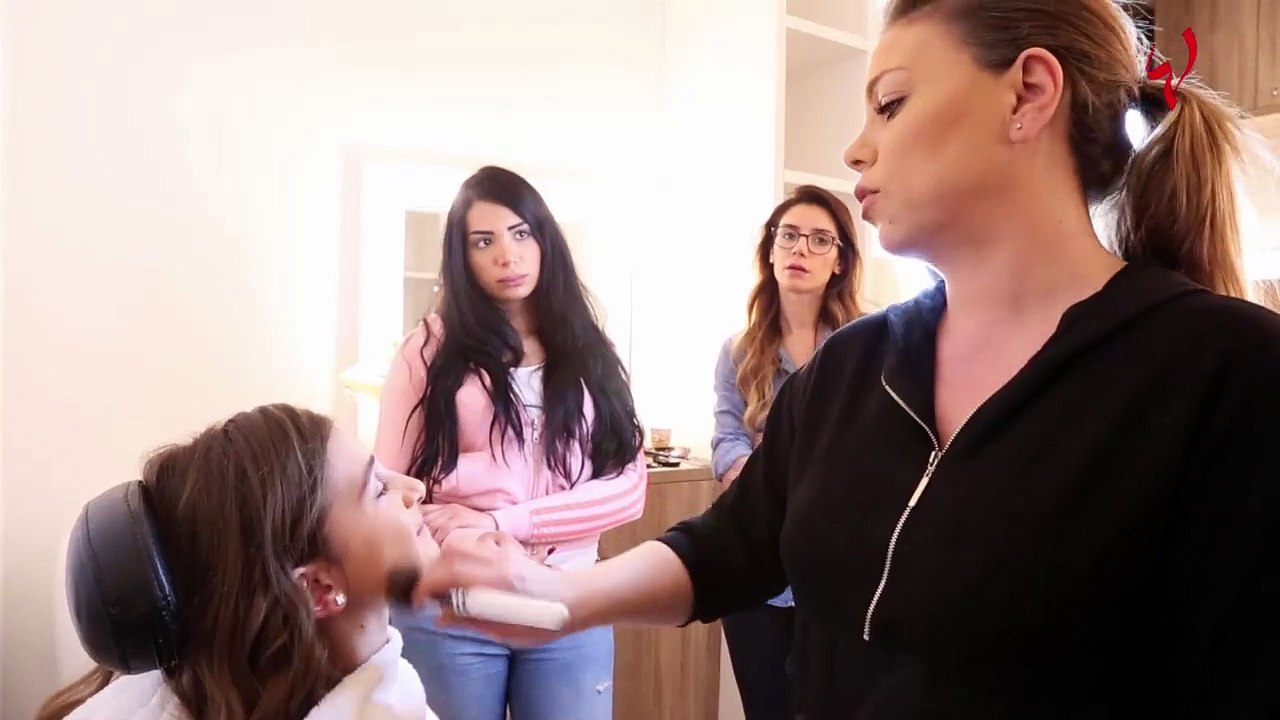 كواليس جلسة تصوير ميشيل خوري وإبنتها بمناسبة يو...