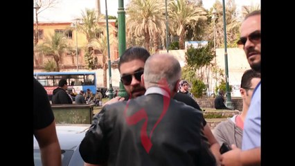 كاميرا لها ترصد حزن خالد سليم في وداع والده