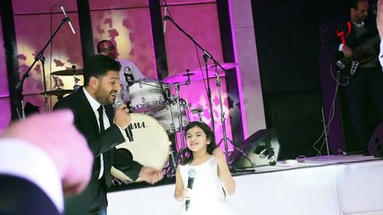 كاميرا لها: شاهدوا الطفلة التي خطفت الأنظار وهي تغني مع محمد حماقي