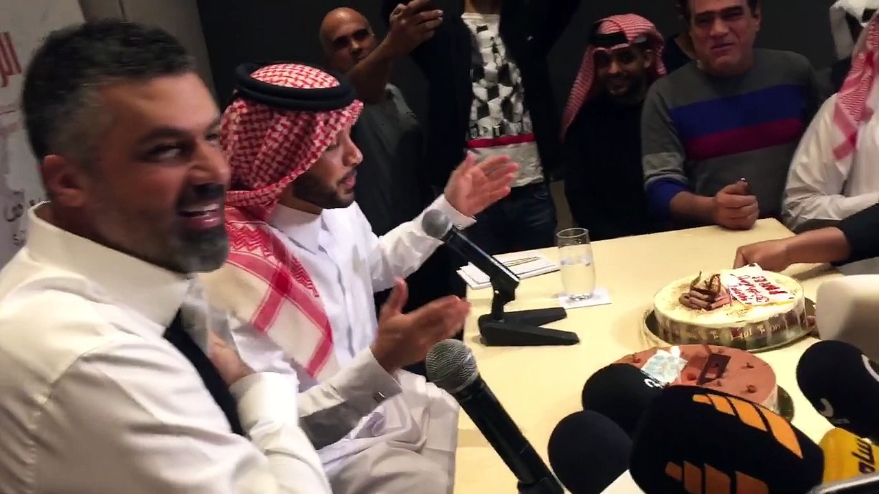 أخبار سارة: شاهدوا مفاجأة فارس كرم في مؤتمره الصحافي