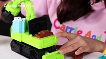 플레이도 포크레인 첨퍼 와 캐리 로보카폴리 장난감 친구들의 건물 만들기 놀이 | CarrieAndToys