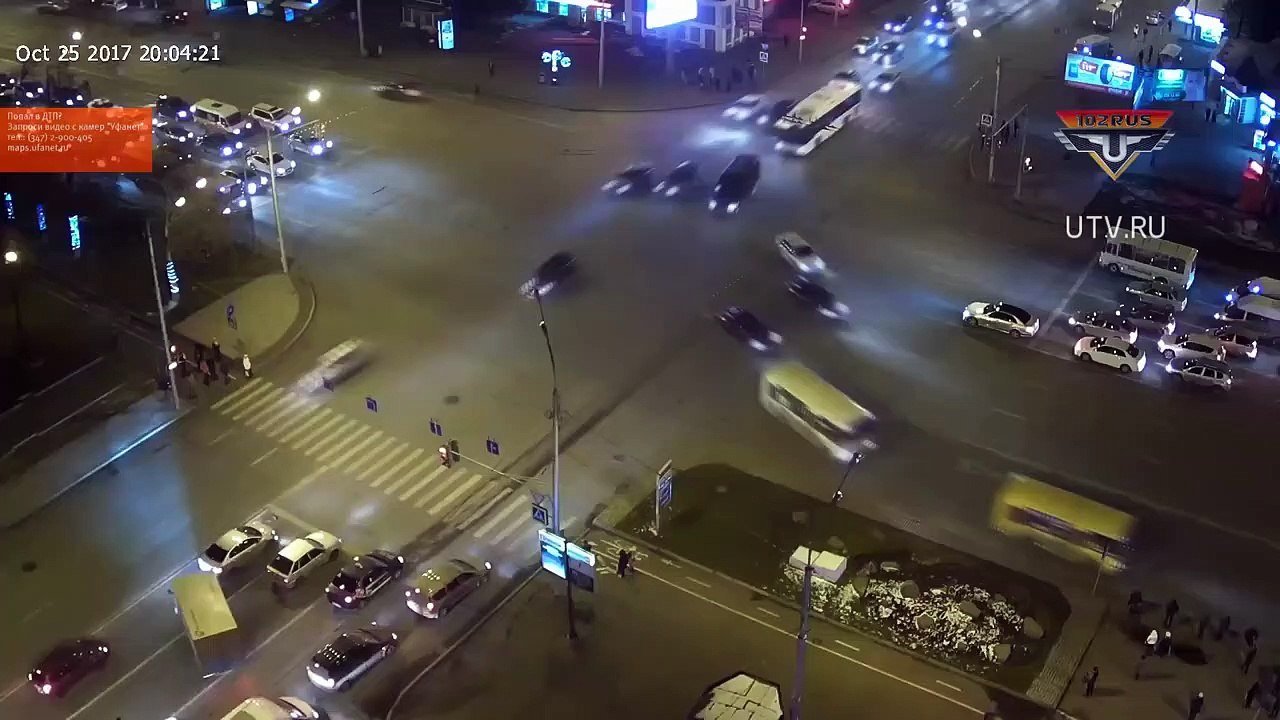Vous ne devinerez jamais qui va aider ce vieil homme en difficulté pour traverser une grande avenue...