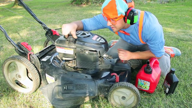 Lawn Mowers for Kids | Yard Work with Blippi