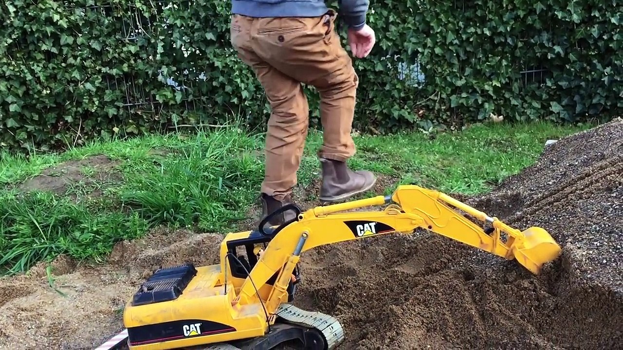 BRUDER TOY Bworld CONSTRUCTION Sand Movers (LONG PLAY) in Jacks WORLD