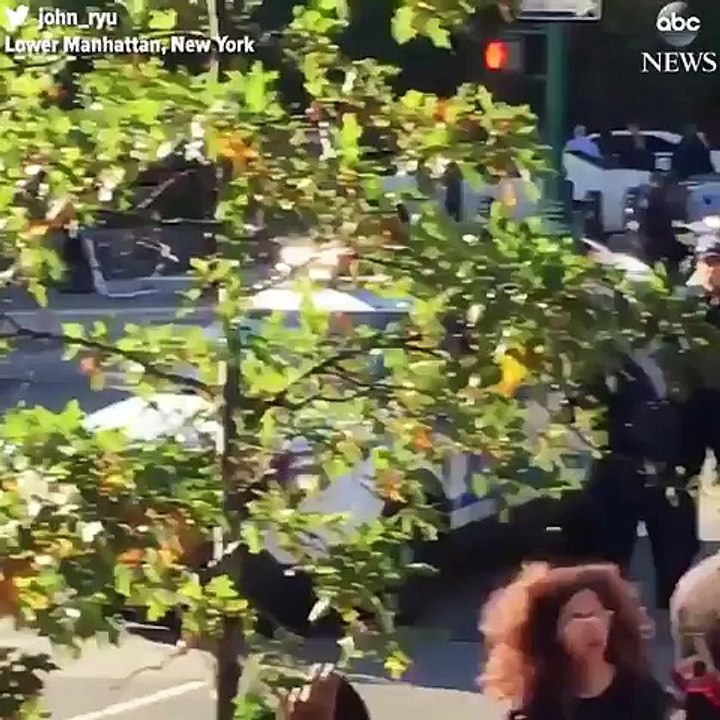 New-York: Un camion aurait foncé dans la foule puis l'homme aurait ouvert le feu sur les passants - Plusieurs morts et d