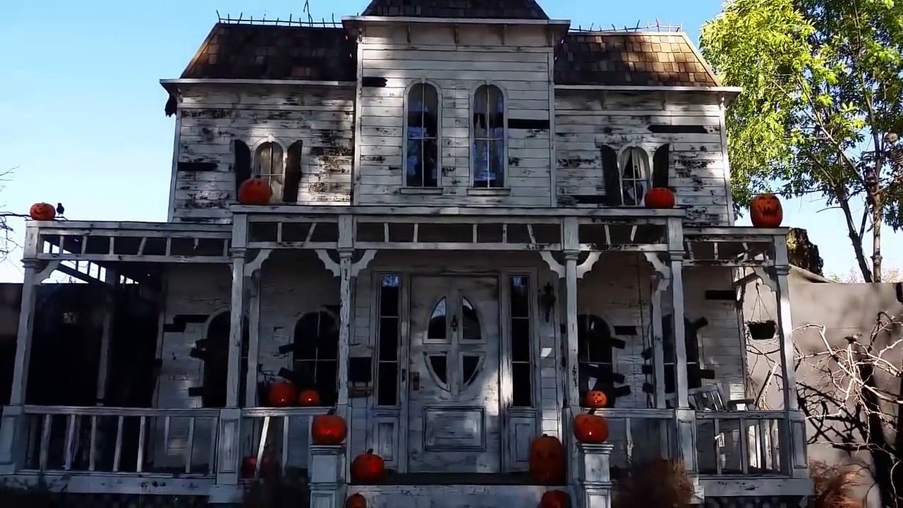 Haunted House Walkthrough - Front Of The Halloween Facade