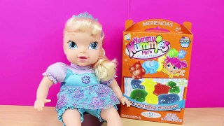 Juguetes de cocina para hacer golosinas | La muñeca Bebé Elsa de Frozen hace gominolas | DIY candy