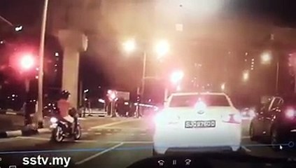 Kemalangan Akibat Kereta Belok Sesuka Hati