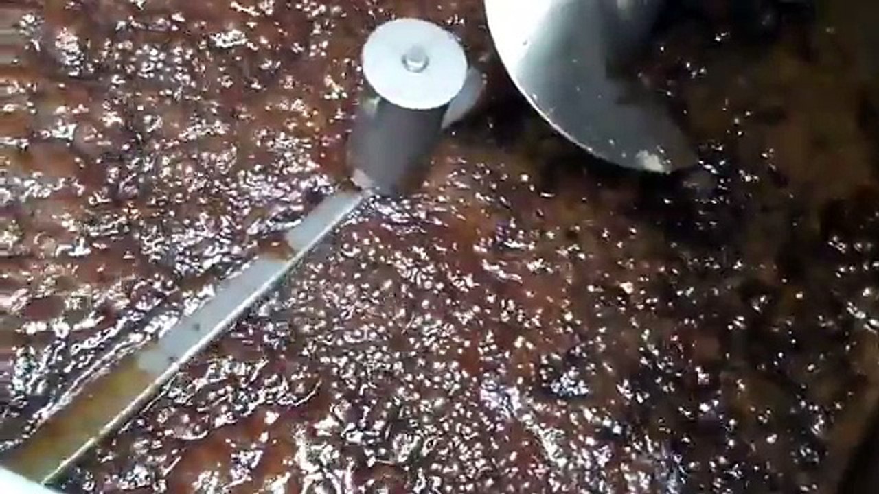 Manufuring caramel popcorn using Cretors CMD 100 Caramelizer