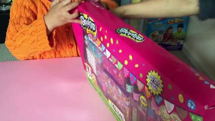 Shopkins Ultimate Beauty Makeup Set Lip Gloss for Kids - Unboxing!!! Part 2