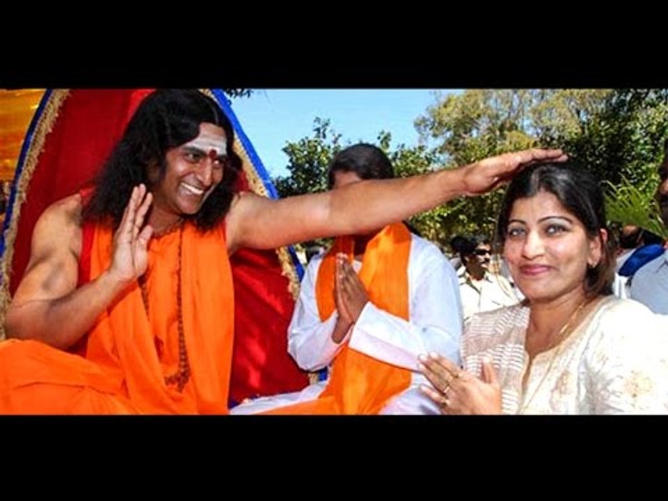 மிஸ் பண்ணாமல் இந்த காட்சி-யை பாருங்கள்....போலி சாமியார்கள் செய்யும் மன்மத லீலையை...