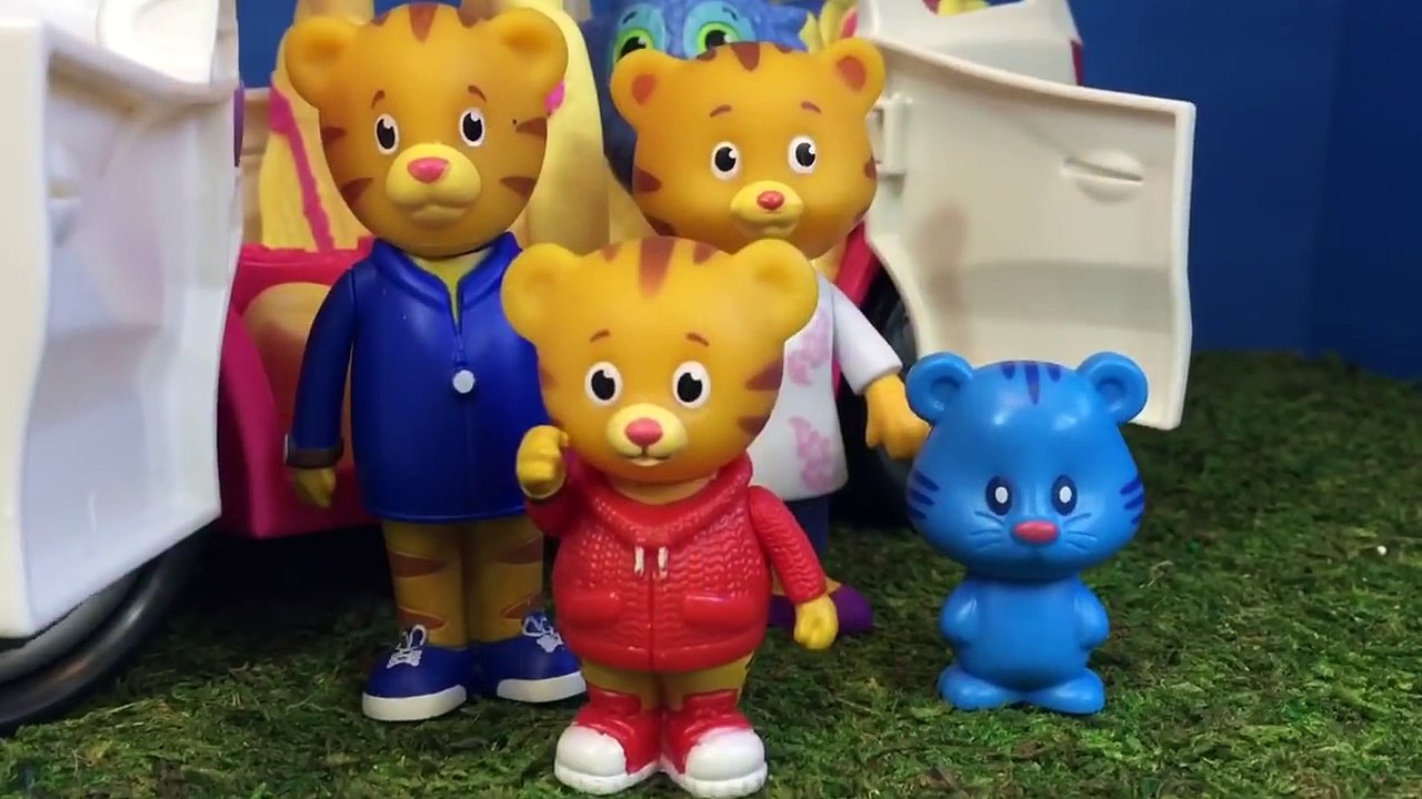 DANIEL TIGER Fisher Price SUV Toy Car Ride and Fairy Read Along Story Book!-lJf34oOdhEY