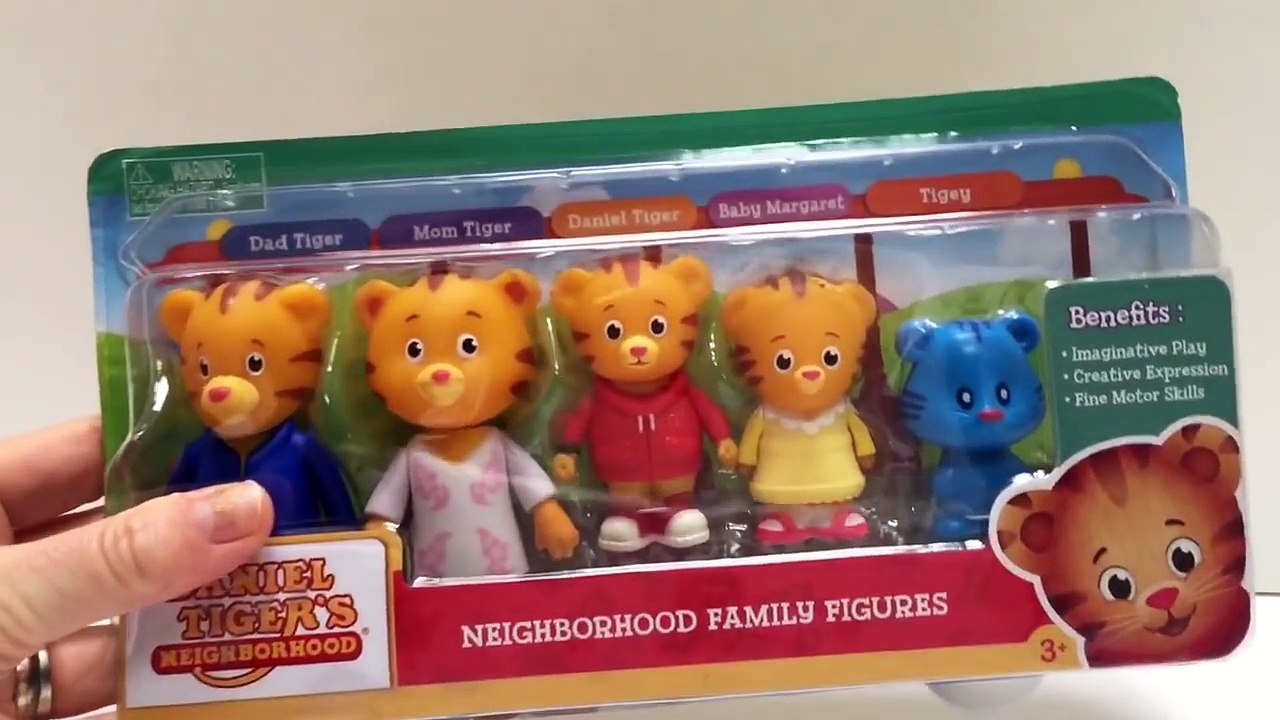 DANIEL TIGER'S Neighbourhood Family Figures Toy Opening!-EnLxI2LH_44
