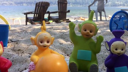 DIGGING for CLAY with TELETUBBIES Toys on the Beach!!-hp4n-LBooNA