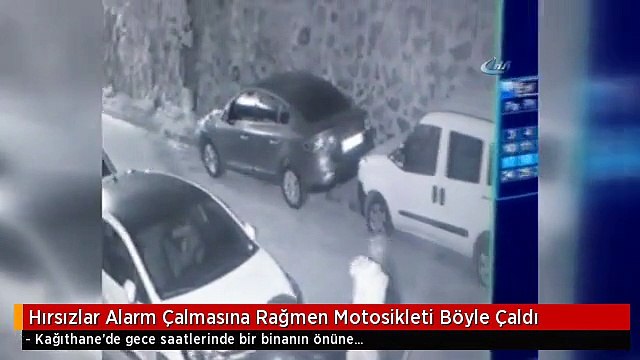 Hırsızlar Alarm Çalmasına Rağmen Motosikleti Böyle Çaldı
