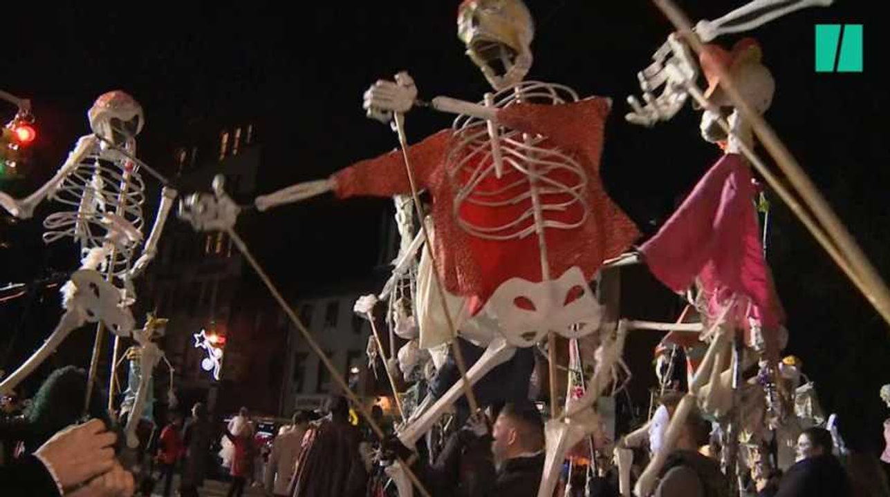 Juste après l'attentat, le contraste saisissant avec ces New-yorkais déguisés pour Halloween