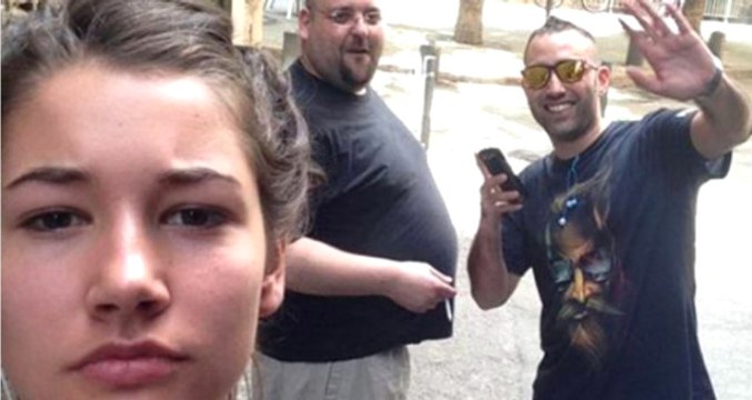 Genç Kız Tacizci Erkeklerle Selfie Çekinip Instagram'da İfşa Ediyor
