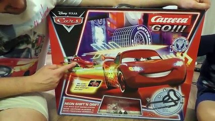 Играем в Автотрек Тачки Carrera GO DISNEY PIXAR, NEON SHIFTN DRIFT, Машинки Молния vs Франческо