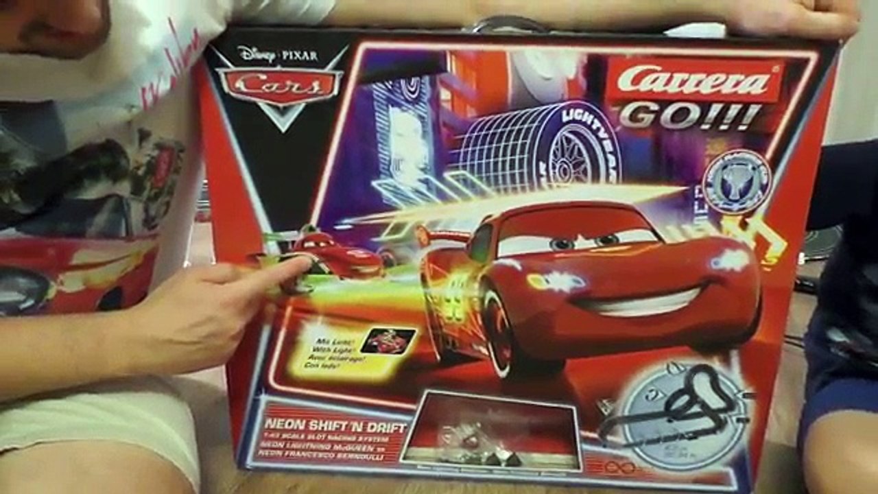Играем в Автотрек Тачки Carrera GO DISNEY PIXAR, NEON SHIFTN DRIFT, Машинки Молния vs Франческо