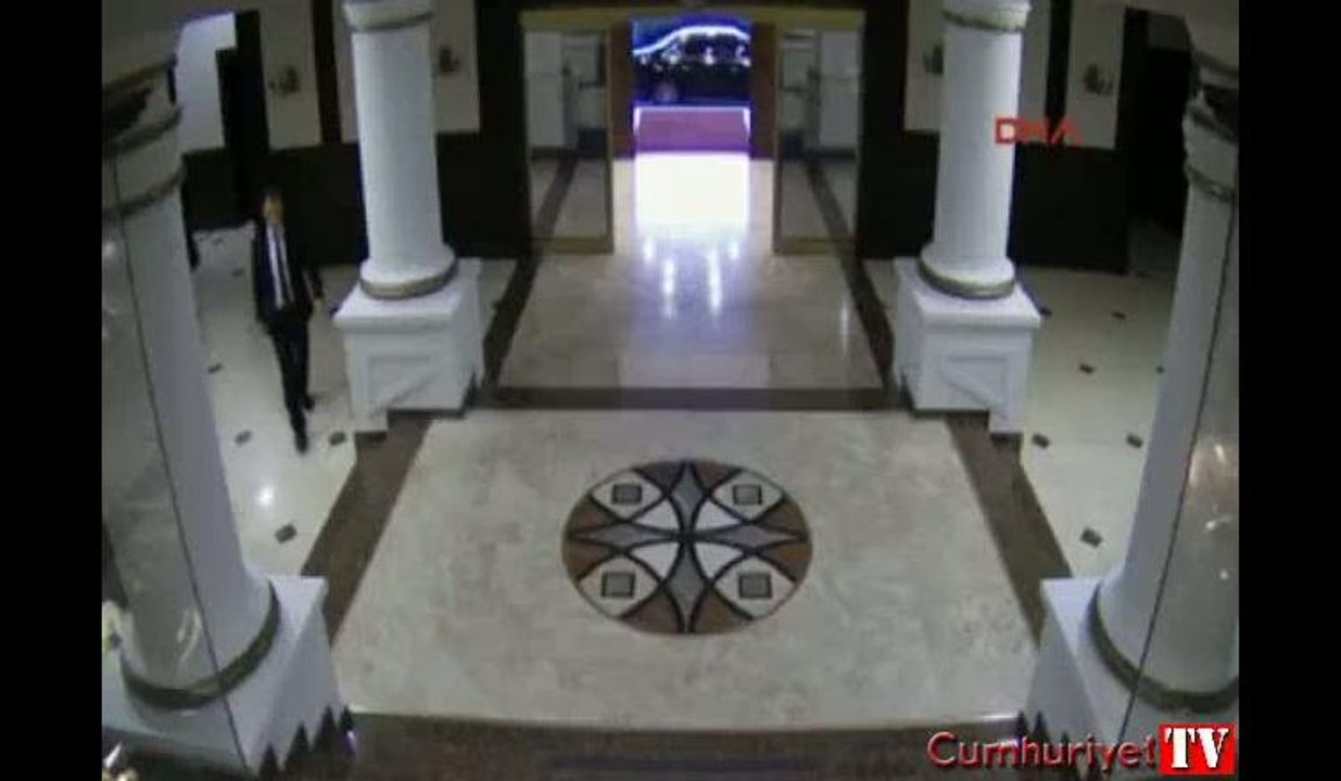 MİT Müsteşarı Hakan Fidan'ın darbe girişimi öncesi karargahtan çıkış anı