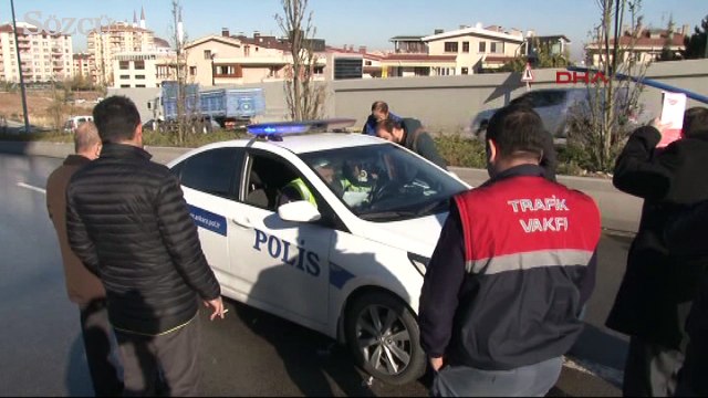 Buzlanan yolda 23 araç birbirine girdi