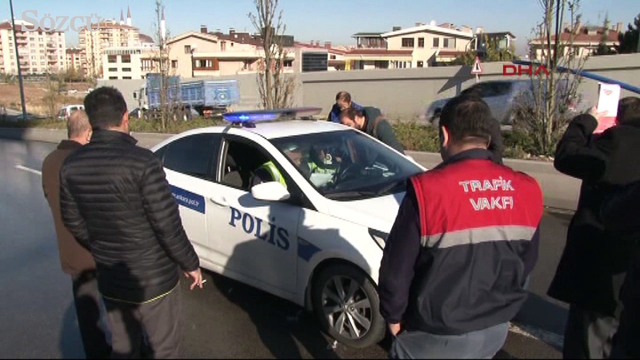 Buzlanan yolda 23 araç birbirine girdi