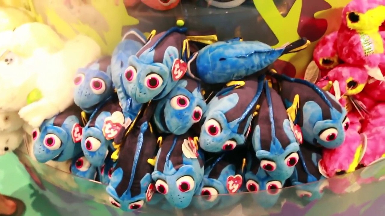 FINDING DORY IRL Family Fun Hunt Finding Dory In Real Life Aquarium Teach Kids + Pool Games