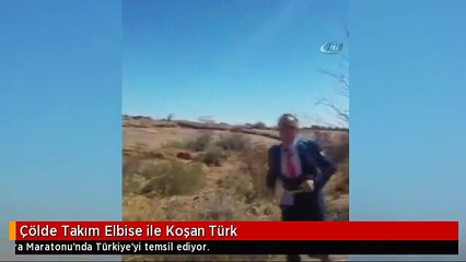 Çölde Takım Elbise ile Koşan Türk