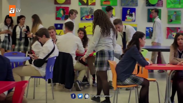 Kırgın Çiçekler 44.Bölüm - Songül Mert'i teselli ediyor!