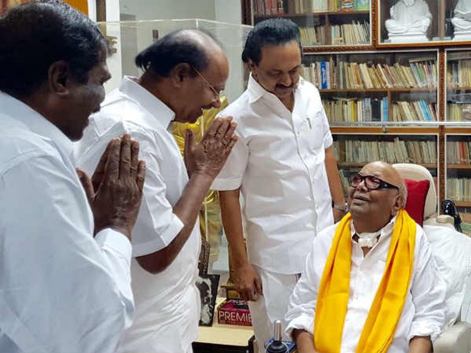 திமுக தலைவர் கருணாநிதியை  சந்தித்த  பாமக நிறுவனர் ராமதாஸ்- வீடியோ