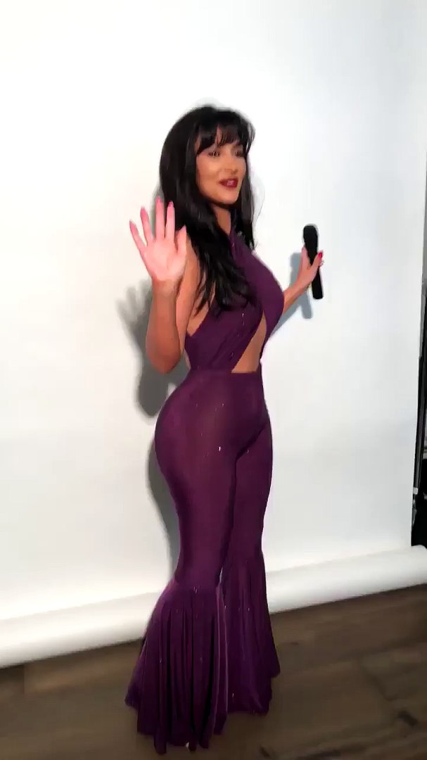 Kim Kardashian as Selena Quintanilla Halloween costume - video Dailymotion