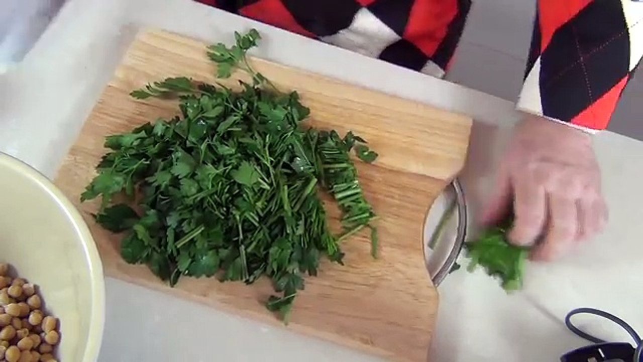 HOW TO MAKE FALAFEL - Authentic and full of flavor