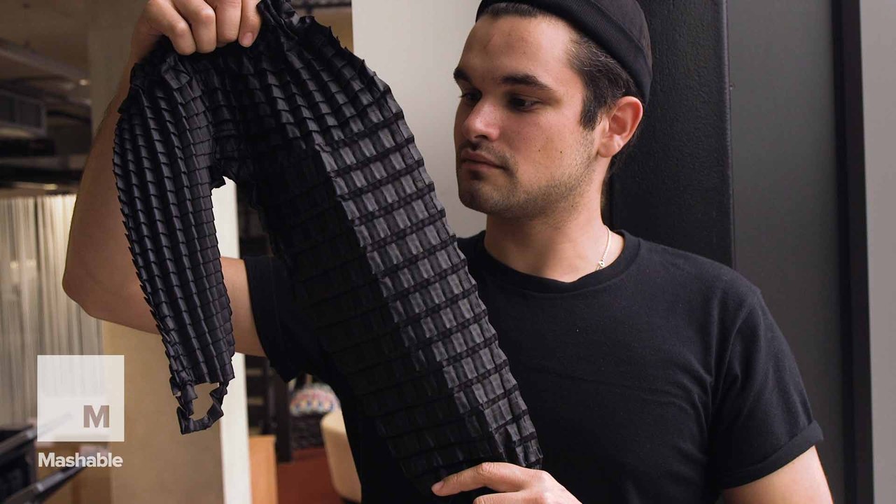 Kids grow 7 sizes in their first 2 years – these pleated clothes grow with them