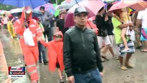 Crowds flock to Manila North Cemetery despite inclement weather