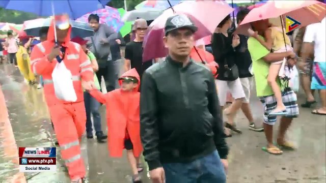 Crowds flock to Manila North Cemetery despite inclement weather