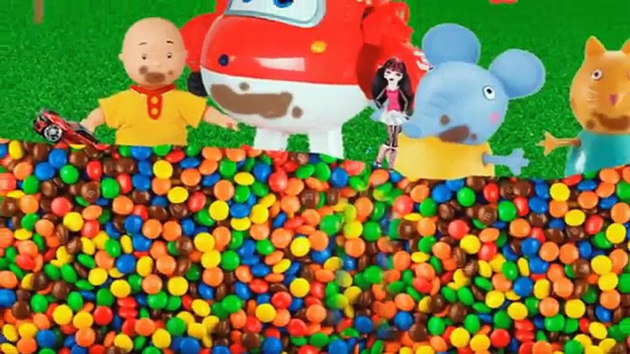 Peppa Pig chuva de M&M chocolate M&Ms spider man Caillou baby alive dinossauro portugues