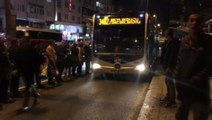 Metrobüs Arıza Yaptı, Vatandaşlar Yola İndi