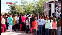 Kütüphaneye ulaşamayan köydeki öğrencilere kütüphaneyi götürüyorlar