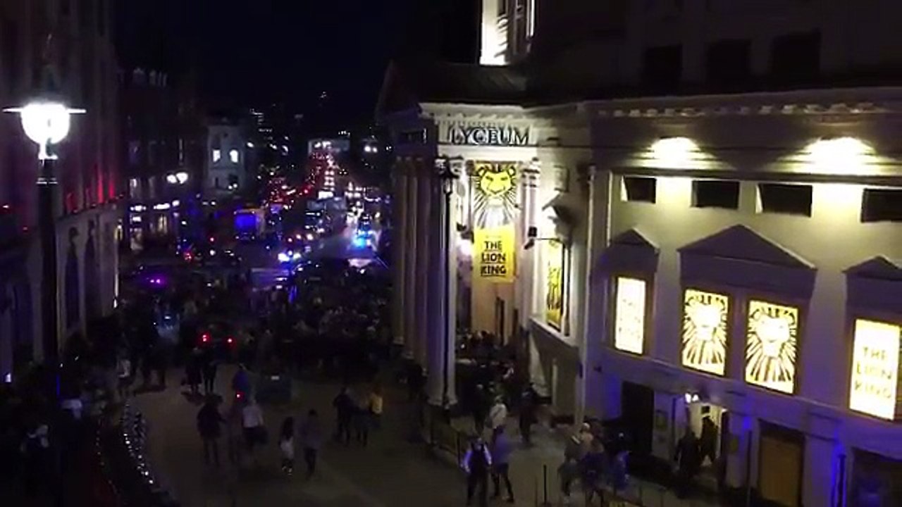 Londres: Un taxi vient de foncer dans la foule à Covent Garden - Il y aurait plusieurs blessés