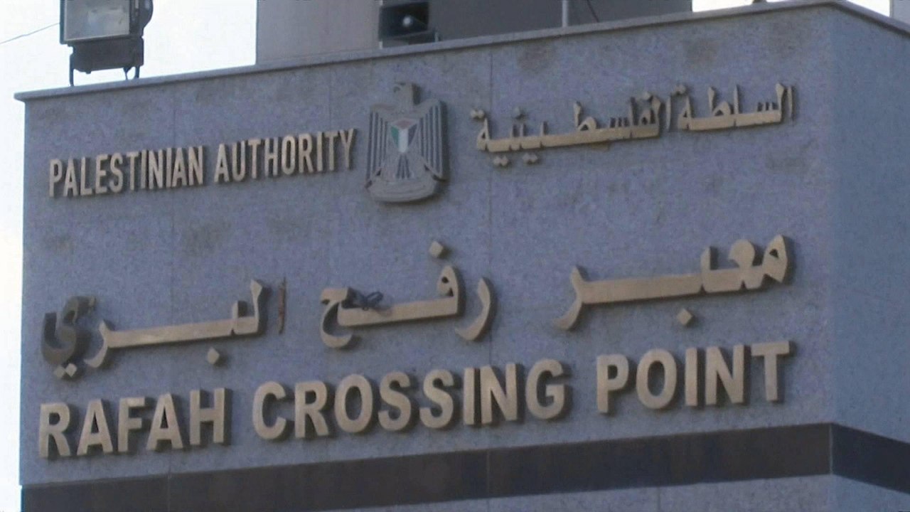 Hamas hands over Gaza border crossings to Palestinian Authority