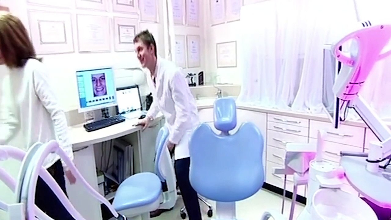 Patient Hasnt Brushed Teeth In 20 Years | Embarrassing Bodies