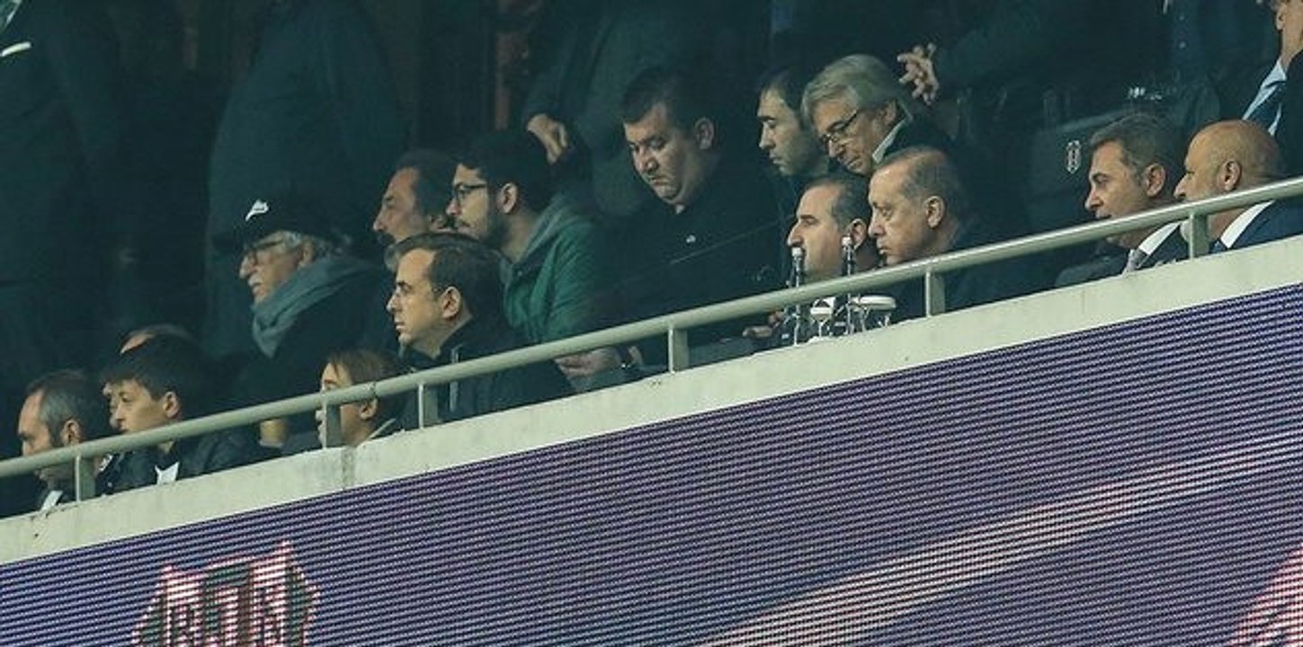 Cumhurbaşkanı Erdoğan, Beşiktaş-Monaco Maçını Tribünden İzledi