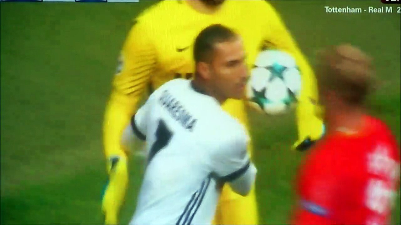 Ricardo Quaresma Crazy Off-The-Ball Kick on Andrea Raggi!