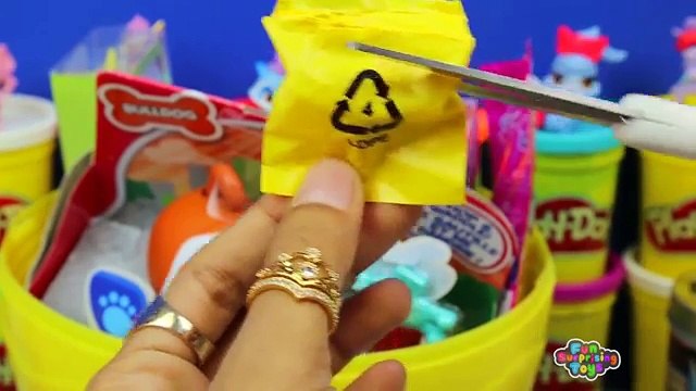 GIANT Pato Elly Surprise Eggs Play Doh Pocoyo