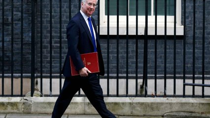 İngiltere Savunma Bakanı Michael Fallon, hakkında çıkan taciz iddiaları sebebiyle istifa ettiğini açıkladı