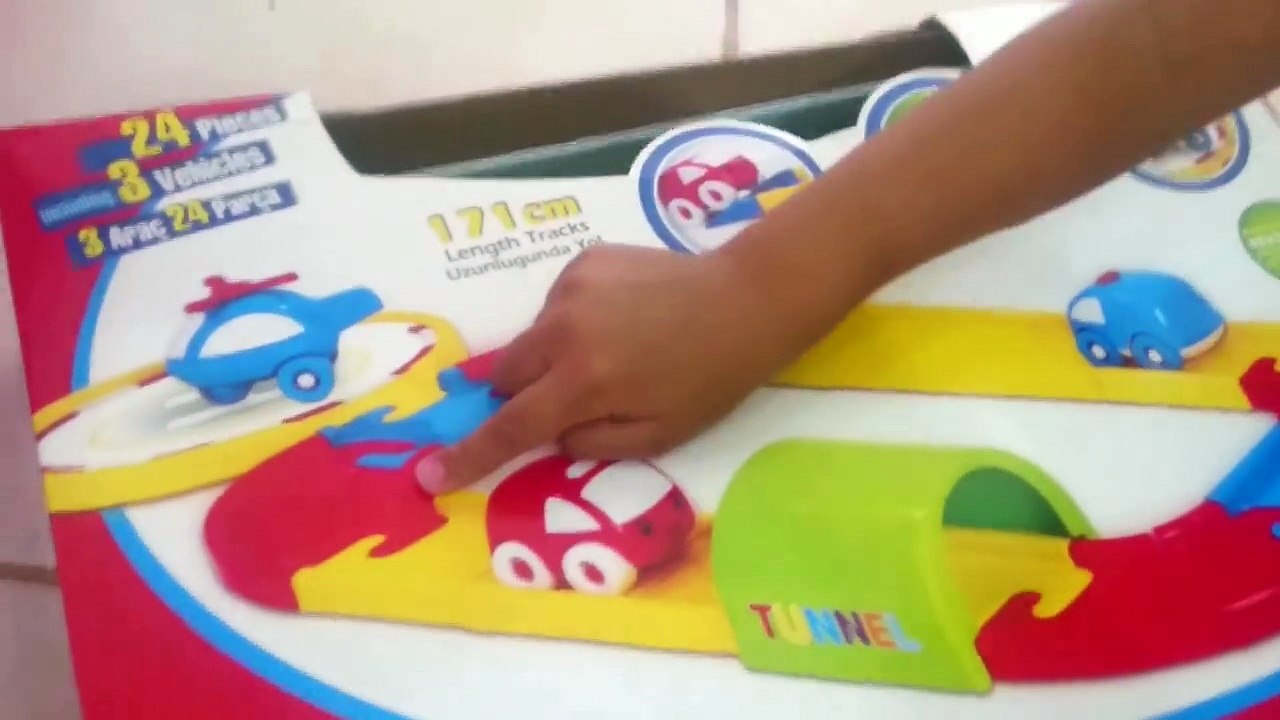 Dolu araba parkuru ile oynuyoruz. Maşada var Eğlenceli çocuk videosu