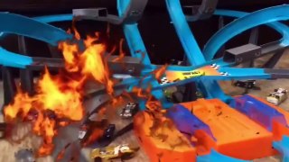 Paw Patrol Toys Jungle Rescue - Marshalls Jungle Fire Truck - Fast Lane Mega Loop Speedway Playset