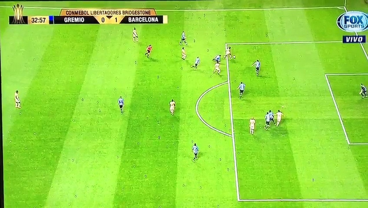 Gol de Álvez a Gremio en Brasil